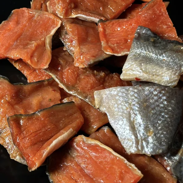 Dried salmon in sauce
