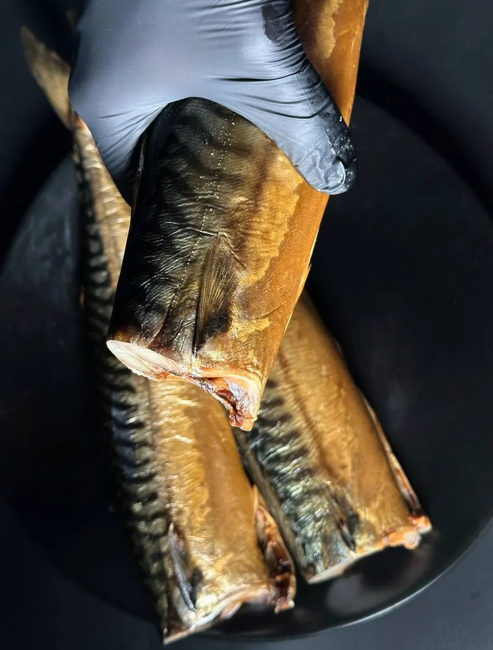Cold-smoked mackerel, standard size 350–400g - Image 3