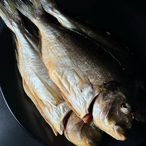 Cold-smoked dorado